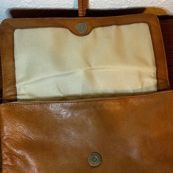 Lucky Brand BoHo Tan Caramel Flap Leather Crossbody Bag Purse Maximum Storage - Picture 4 of 11